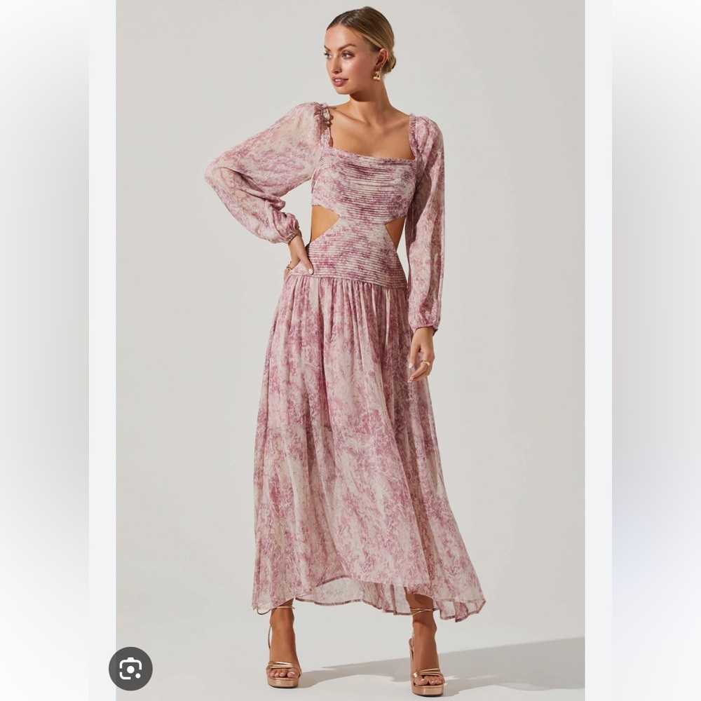 ASTR THE LABEL Amadora Square Neck Cut Out Long Sleeve Maxi Dress